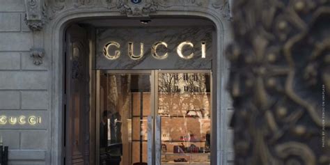 marchio stemma gucci uomo armatura|Gucci storia: 100 anni della Griffe e l'omicidio di Maurizio Gucci.